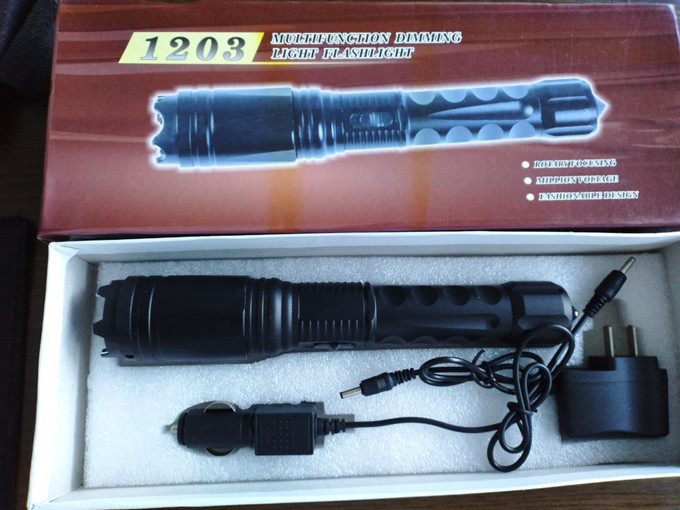 新款黑鷹1203型三檔照明高壓電擊棍